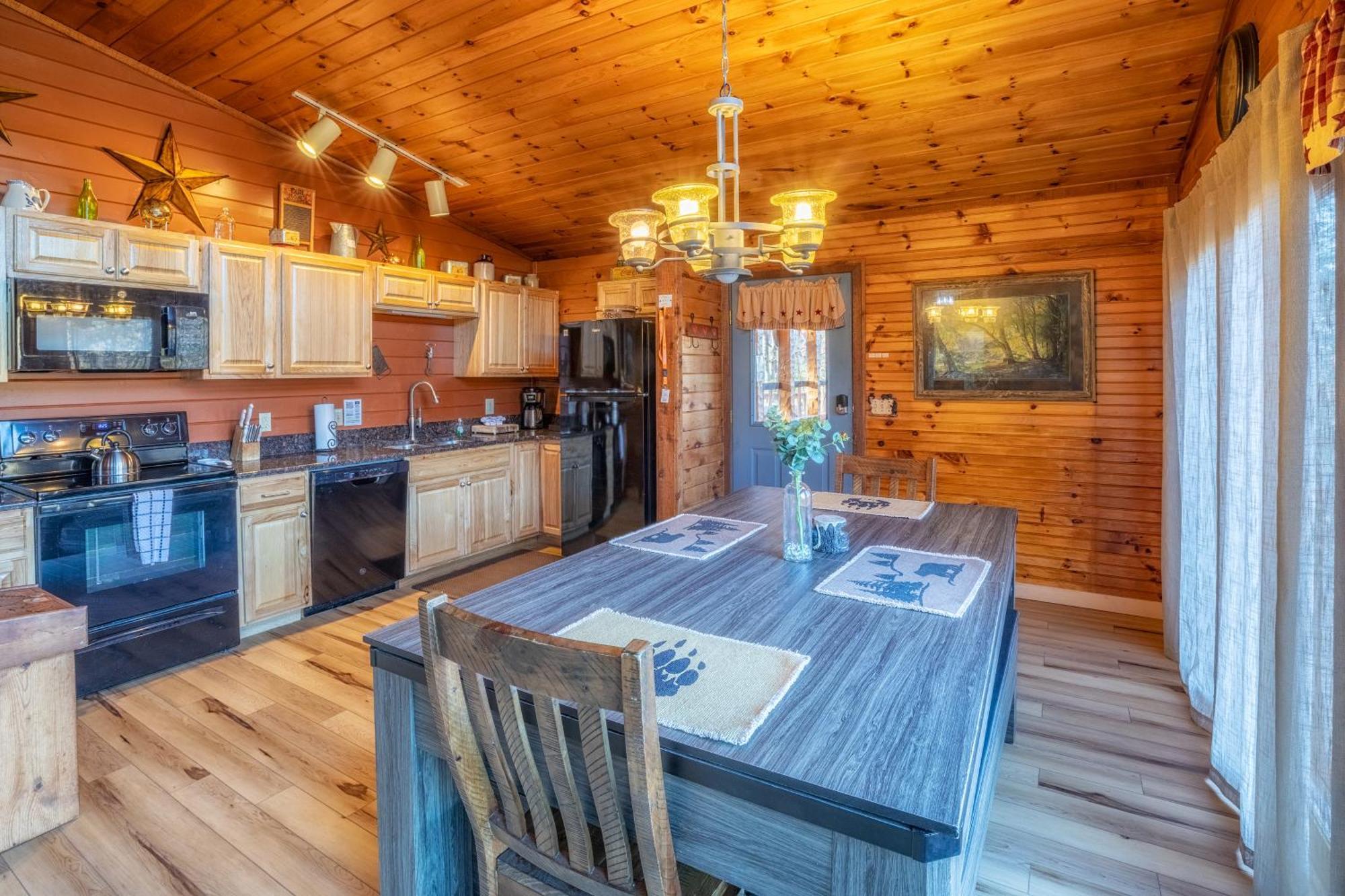 Real Log Cabin With Amazing Views, Hot Tub, Sauna, Games Gatlinburg Bagian luar foto