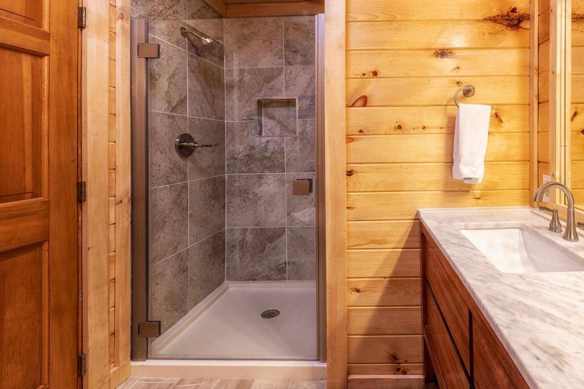 Real Log Cabin With Amazing Views, Hot Tub, Sauna, Games Gatlinburg Bagian luar foto