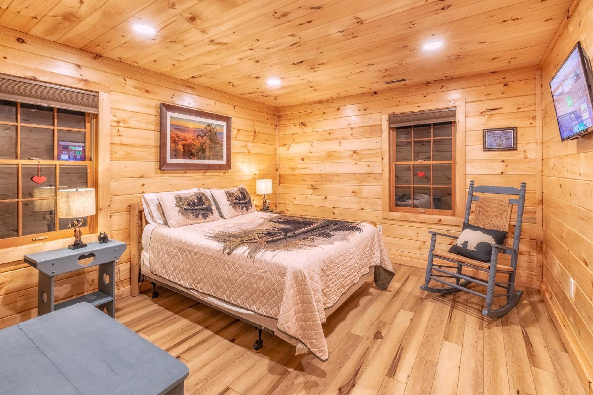 Real Log Cabin With Amazing Views, Hot Tub, Sauna, Games Gatlinburg Bagian luar foto