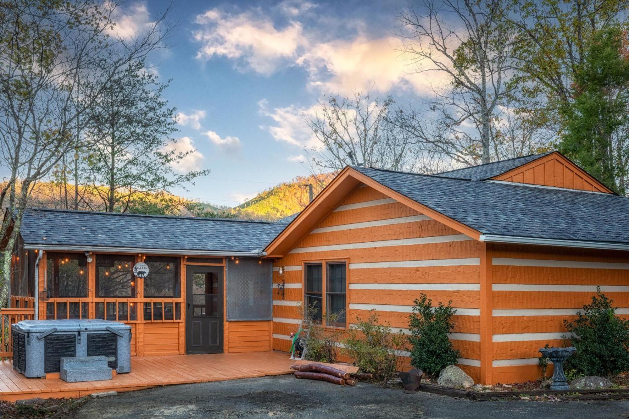 Real Log Cabin With Amazing Views, Hot Tub, Sauna, Games Gatlinburg Bagian luar foto