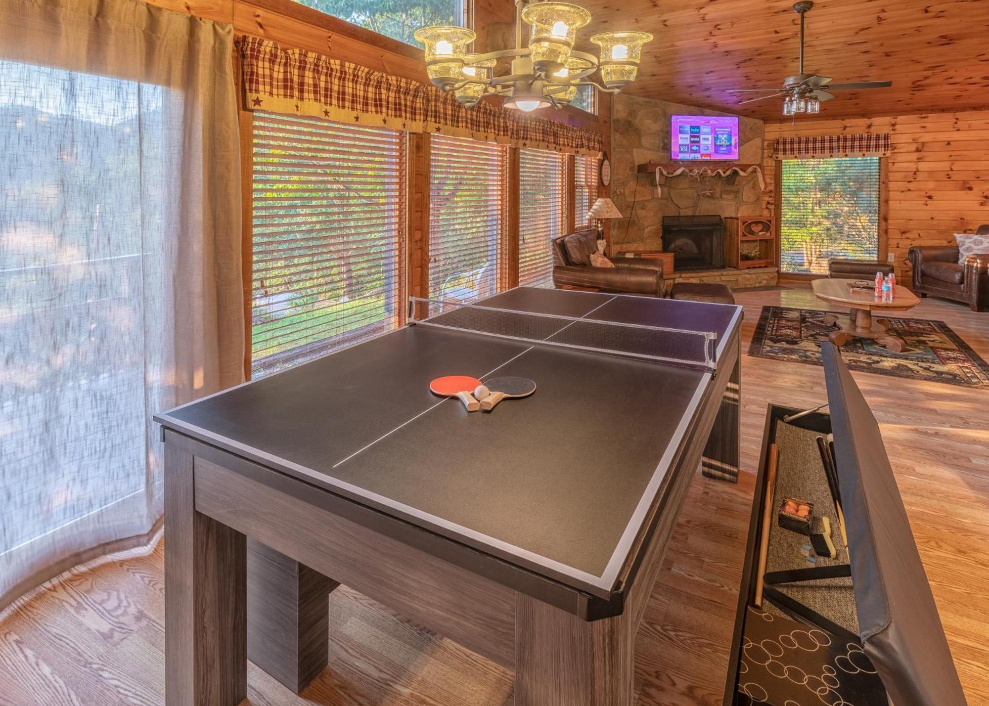 Real Log Cabin With Amazing Views, Hot Tub, Sauna, Games Gatlinburg Bagian luar foto