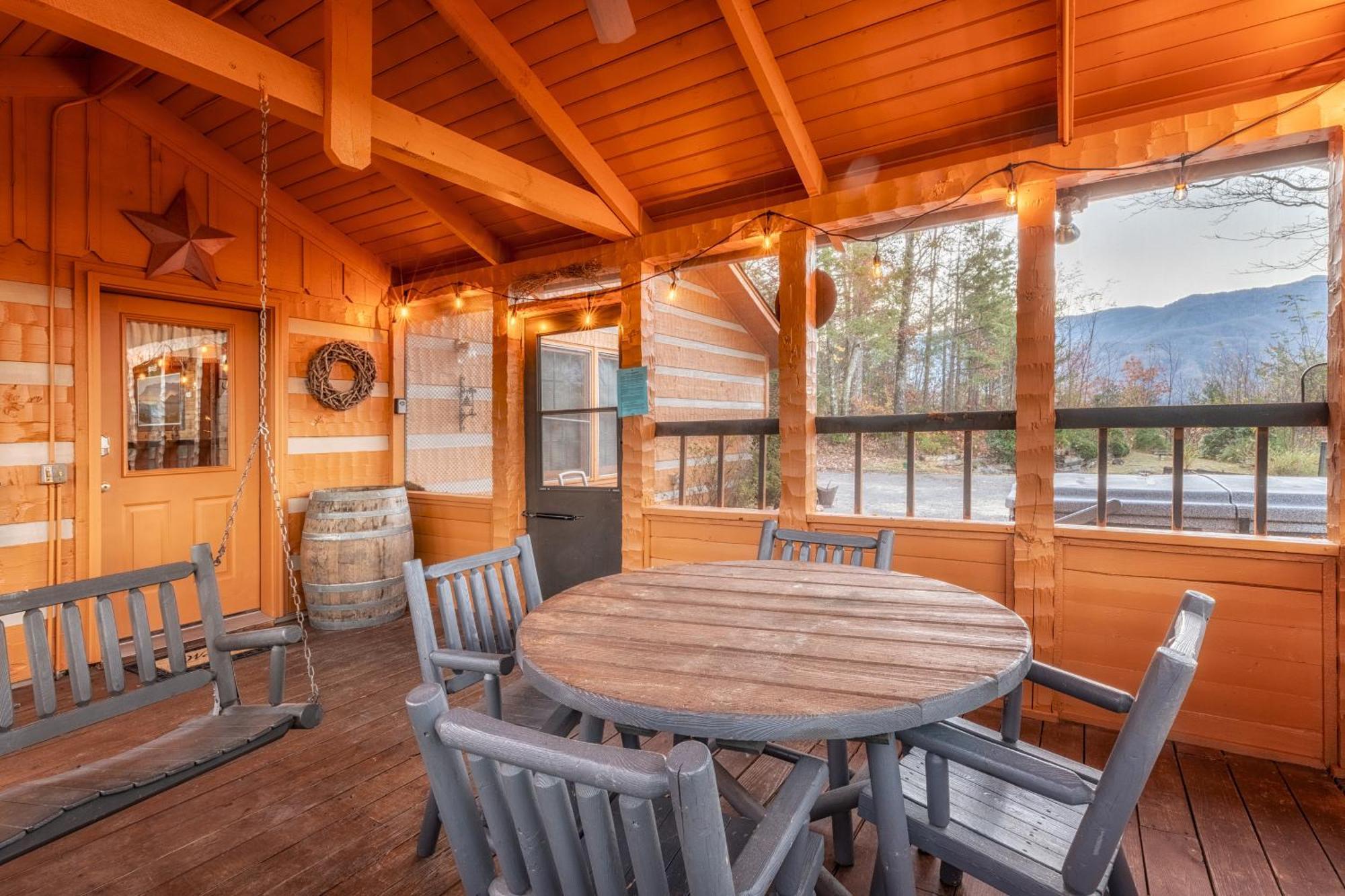 Real Log Cabin With Amazing Views, Hot Tub, Sauna, Games Gatlinburg Bagian luar foto