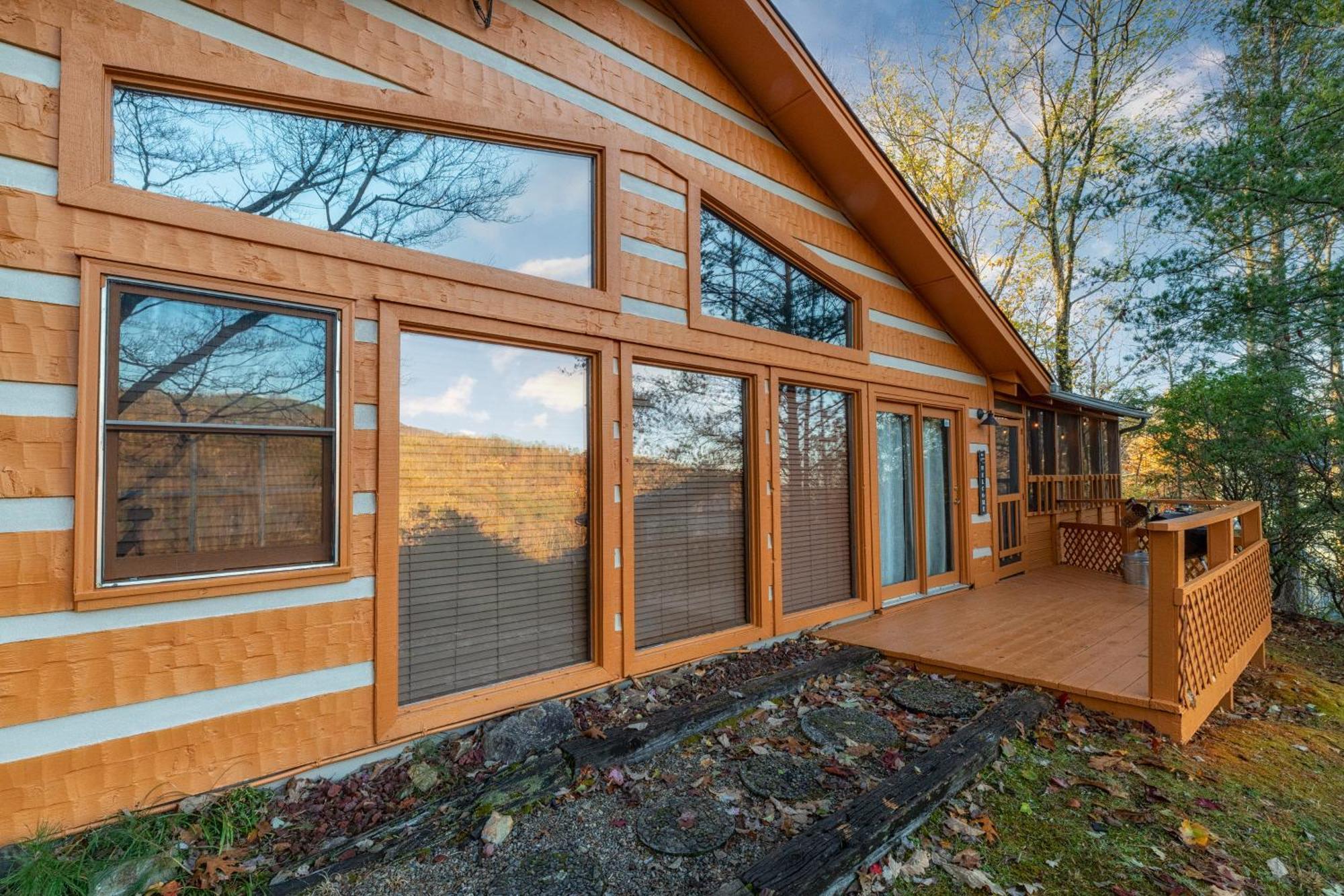 Real Log Cabin With Amazing Views, Hot Tub, Sauna, Games Gatlinburg Bagian luar foto