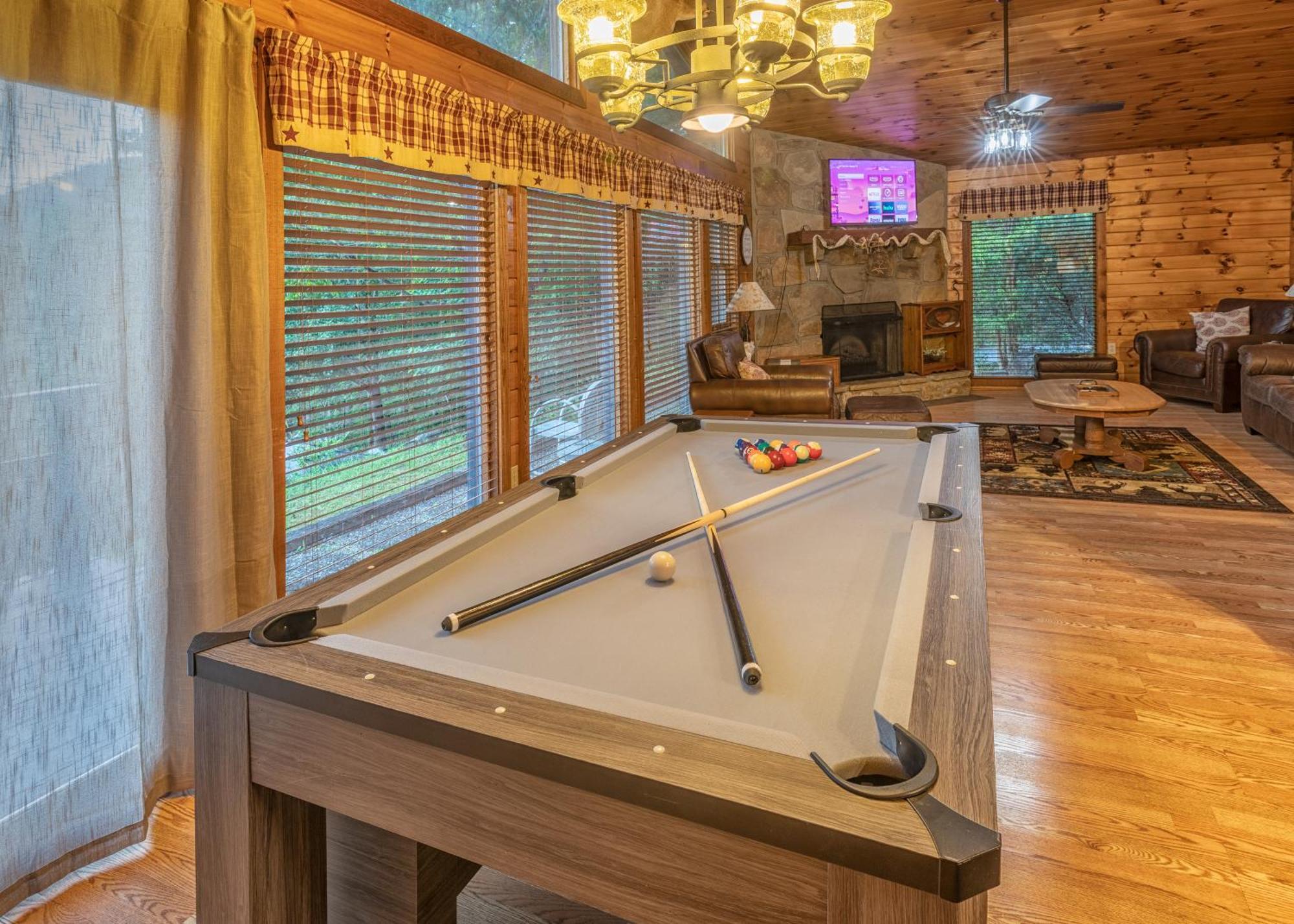 Real Log Cabin With Amazing Views, Hot Tub, Sauna, Games Gatlinburg Bagian luar foto