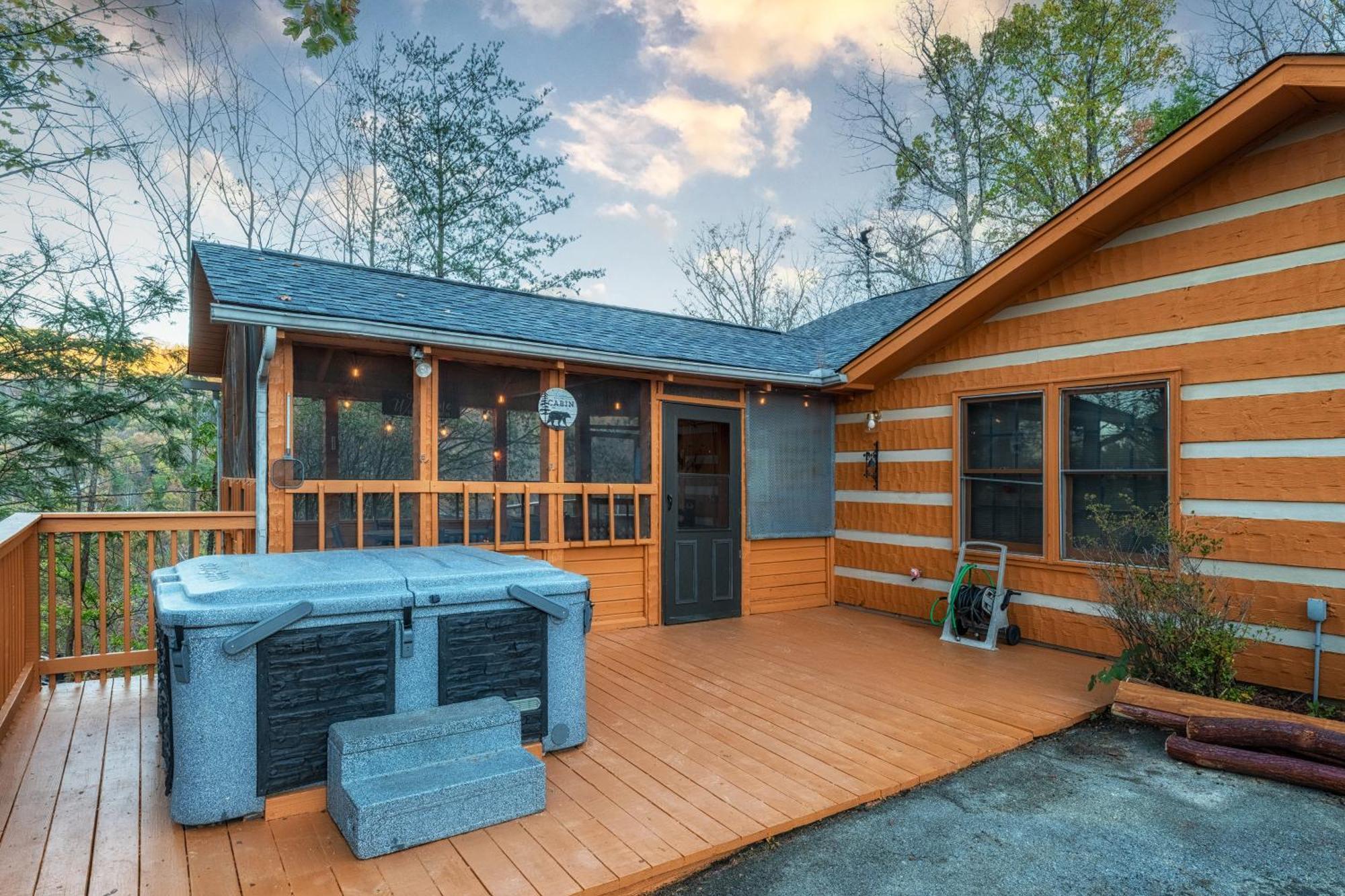 Real Log Cabin With Amazing Views, Hot Tub, Sauna, Games Gatlinburg Bagian luar foto