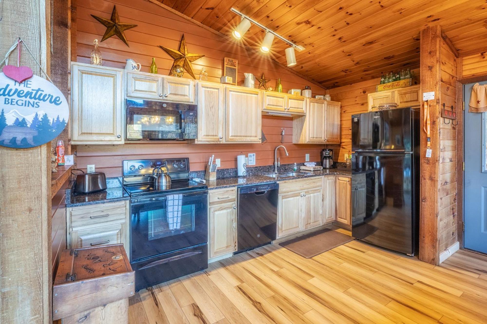 Real Log Cabin With Amazing Views, Hot Tub, Sauna, Games Gatlinburg Bagian luar foto